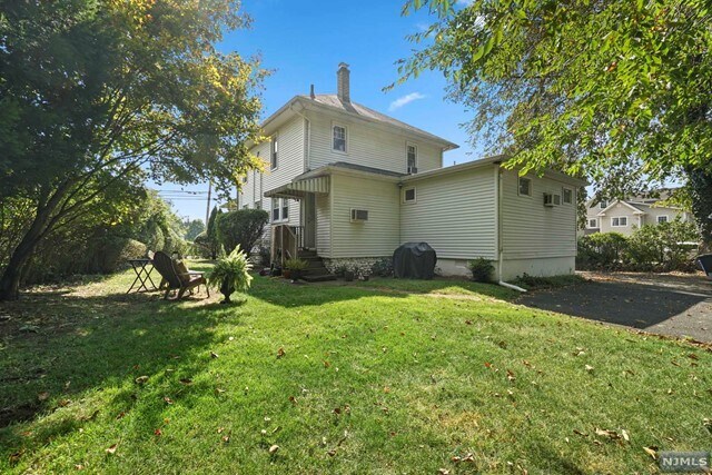 Building Photo - 205 W Main St