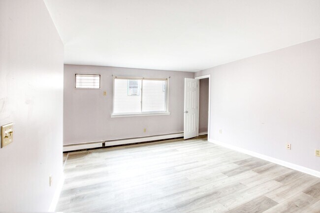 Building Photo - 285 Westland St