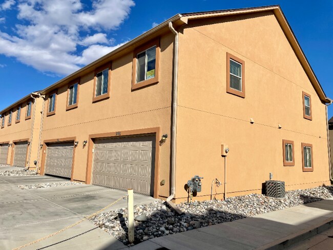 Building Photo - 9391 Piedmont Point