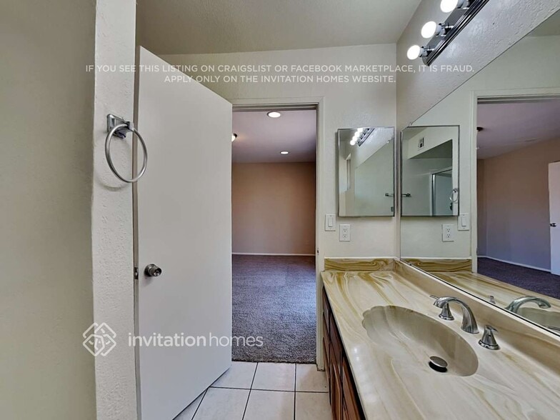 Building Photo - 5634 W Altadena Ave