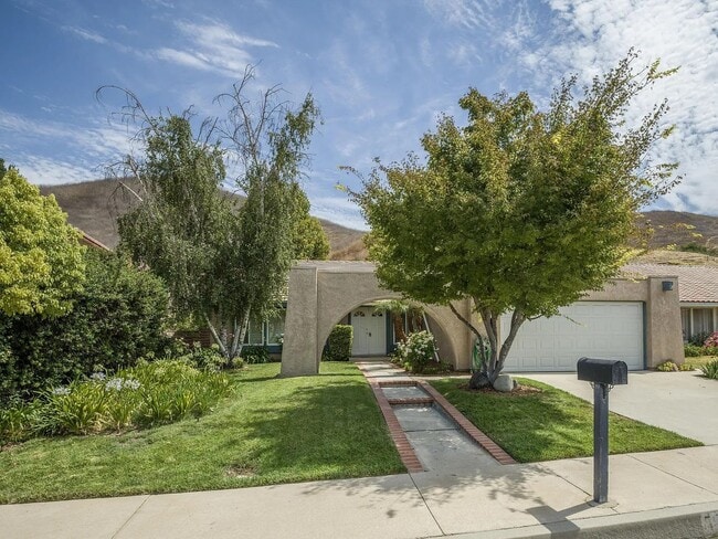 Primary Photo - Beautiful 4 bed 2 bath house in Agoura Hills