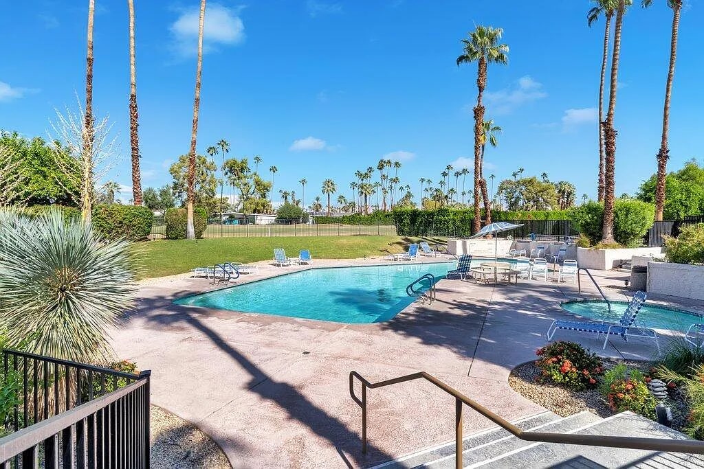 Building Photo - 5300 E Waverly Dr