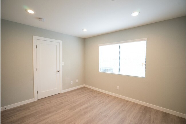 Interior Photo - 1st St. 3426