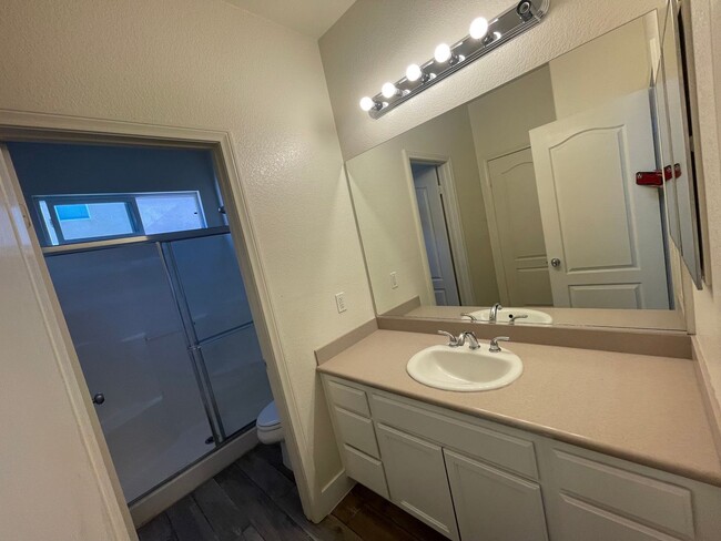 Building Photo - Victorville- Tanamera Home-  4 Bedrooms, 3...