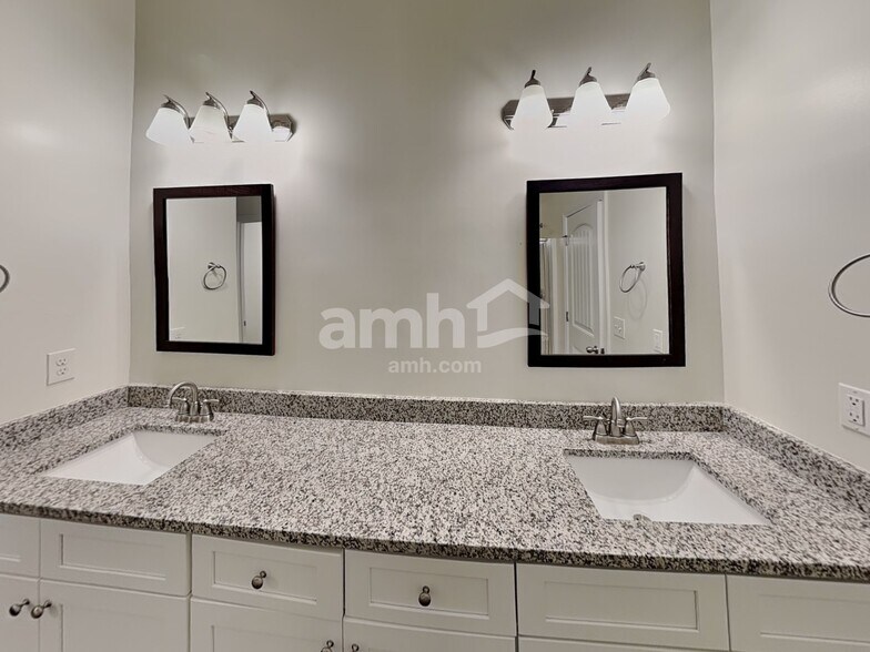 Building Photo - 1386 Key Manor Ln