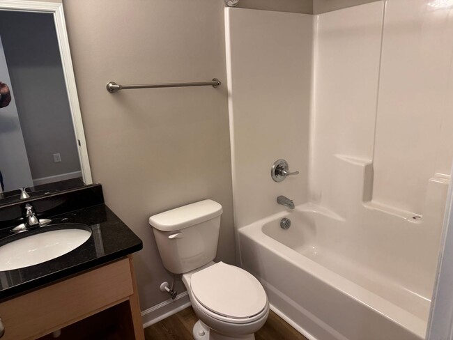 Building Photo - Newer construction townhouse in popular Ka...
