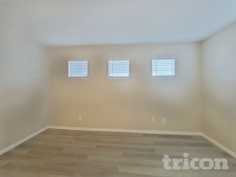 Building Photo - 7024 N 77th Dr