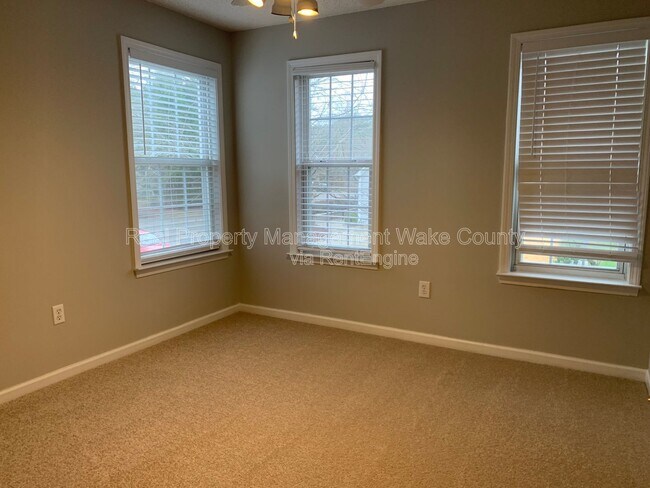 Building Photo - 400 Brierridge Dr