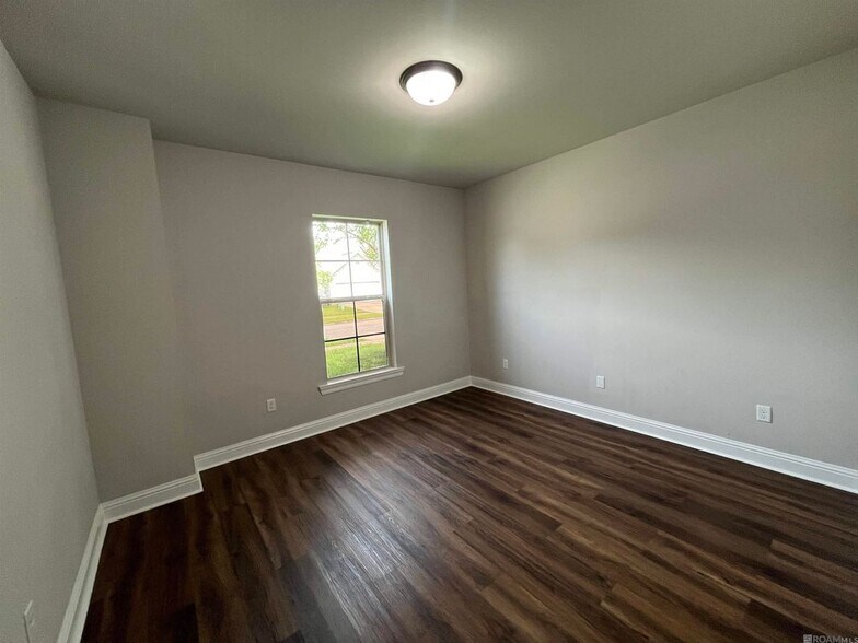 Building Photo - 1303 Hickory Creek Dr
