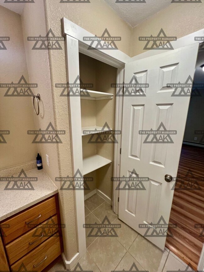 Building Photo - Grumman St 2400-