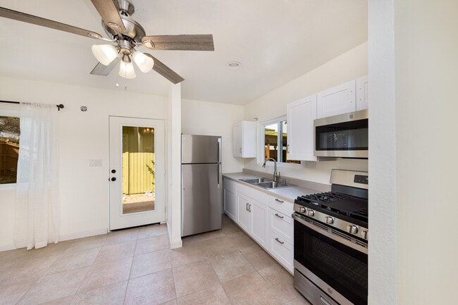 Building Photo - 38501 Bel Air Dr