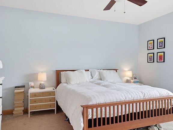 Building Photo - 1550 E Royall Pl