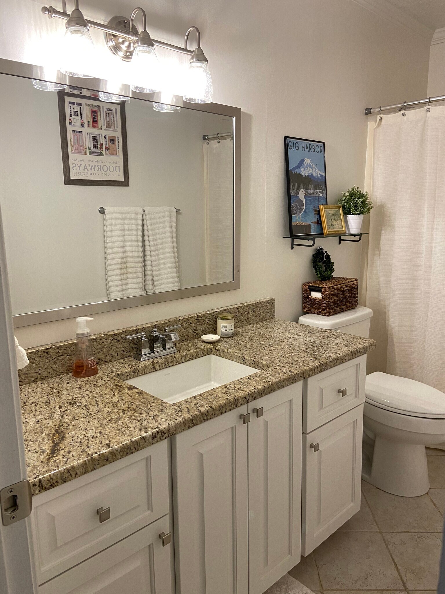 Guest bath - 54 N Butternut Dr