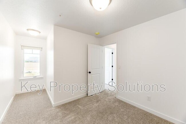 Building Photo - 4204 W Gooseneck Ct