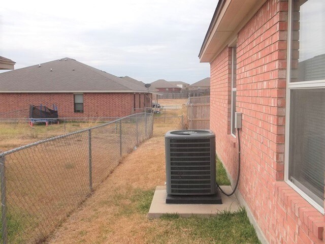 Building Photo - 610 Bermuda