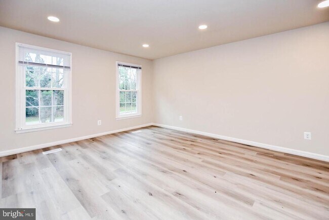 Building Photo - 20569 Strath Haven Dr