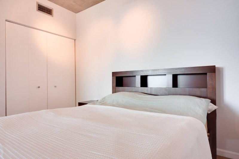 Building Photo - 690 SW 1st Ct