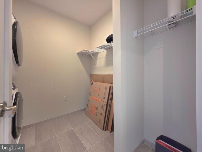 Building Photo - 737 Swann Ave