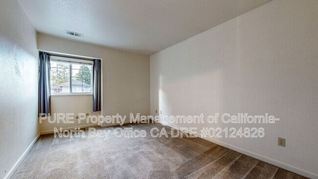 Building Photo - 2070 Pinercrest Dr