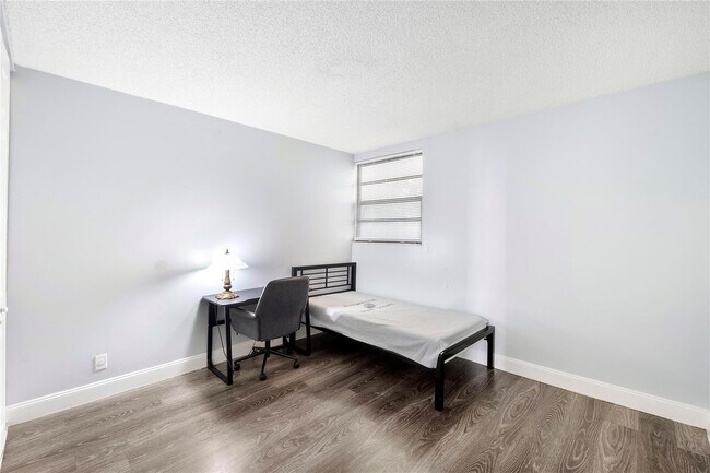 Building Photo - 8437 Forest Hills Dr