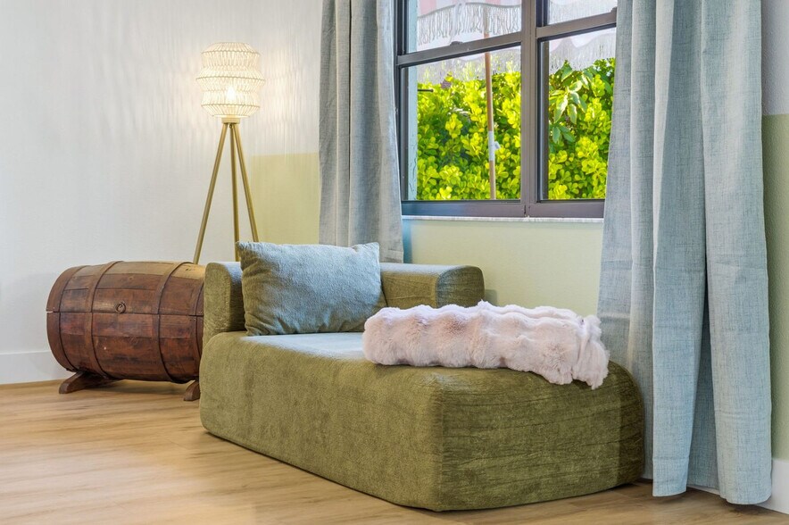 Building Photo - 6924 34th Ave W