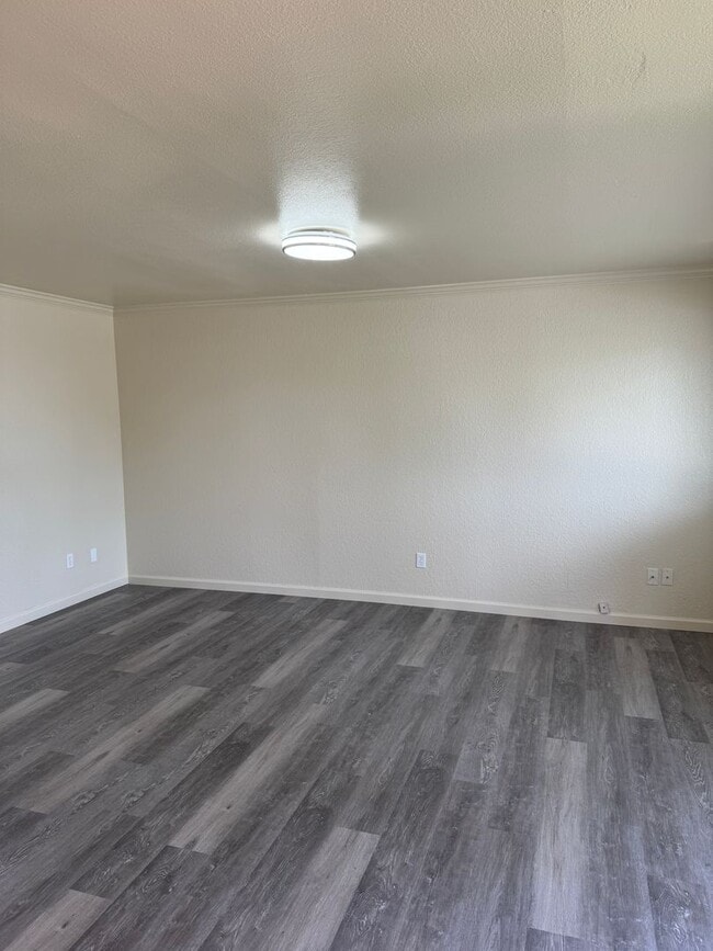 Building Photo - Single Level, Anderson Duplex near Shopping