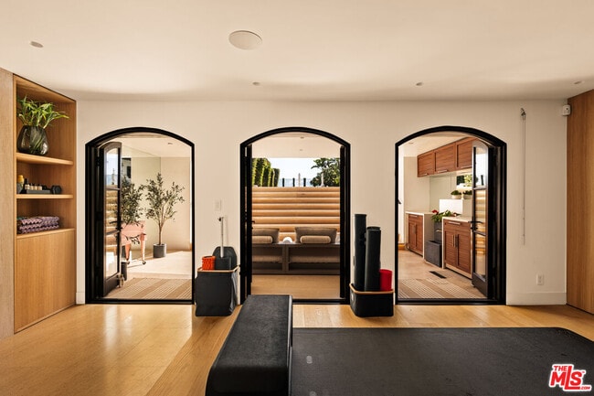 Building Photo - 972 Palisades Beach Rd