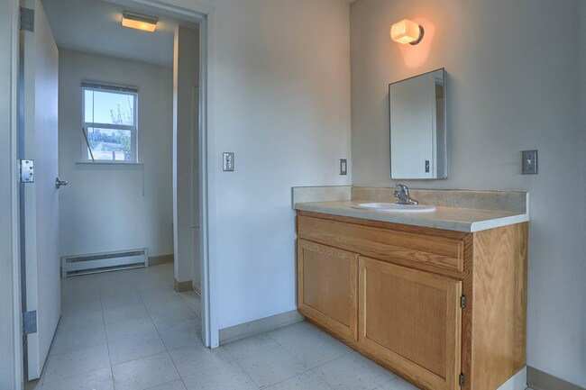 Building Photo - Jonathan Court Apartments