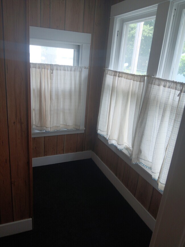 Building Photo - 315 Jennings St