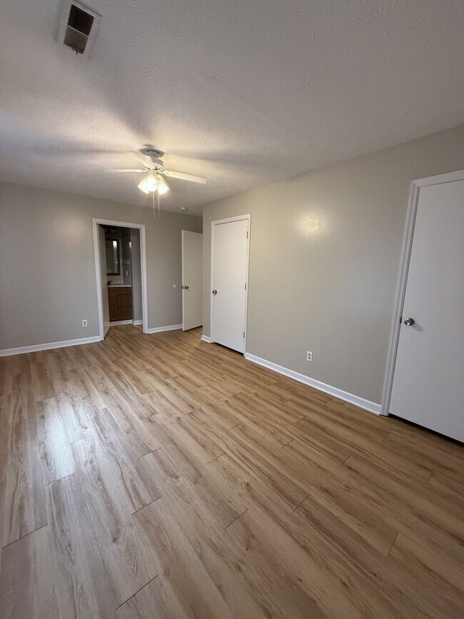Building Photo - 159 Anderson Ln