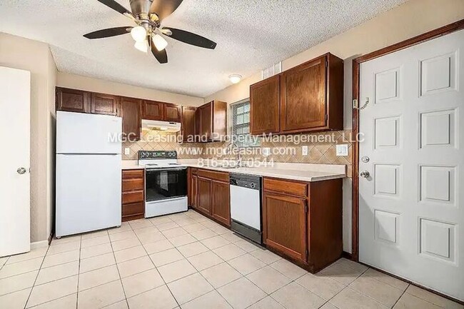 Building Photo - Millwood Townhomes - Move In and Choose Your Bonus: a Brand-New 55" TV or a $250 Amazon Gift Card...