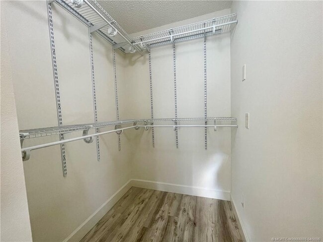 Building Photo - 4690 SW Babylon St