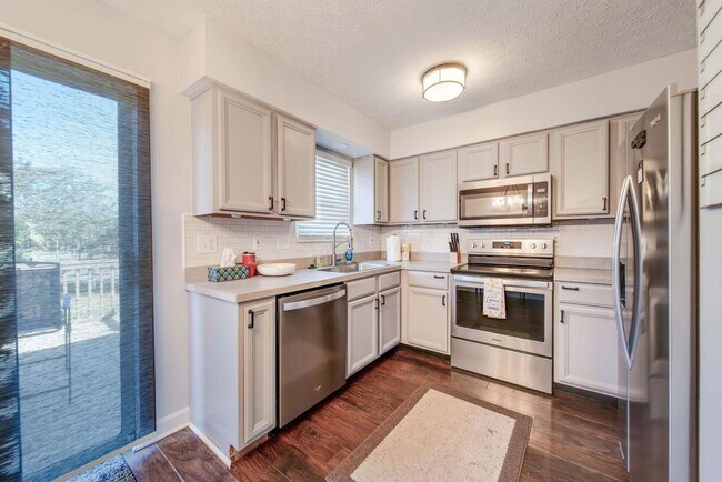 Building Photo - 964 Charleston Way Dr