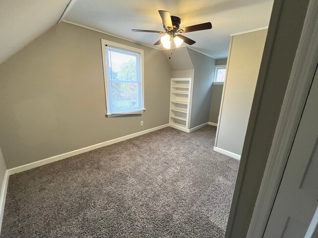 Building Photo - 805 S Norbury Ave