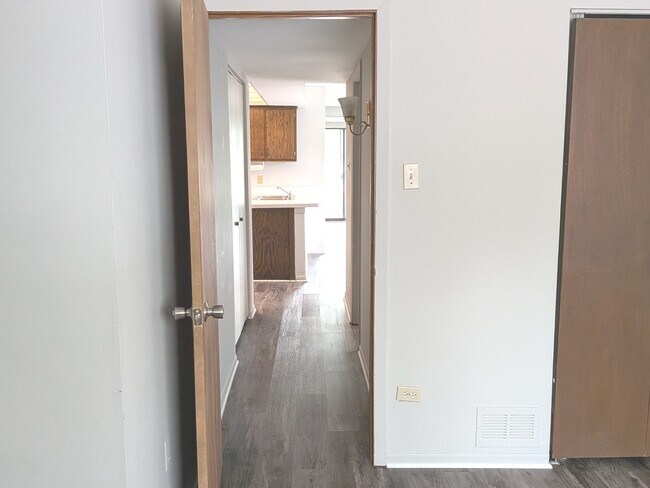 Building Photo - 9817 Treetop Dr