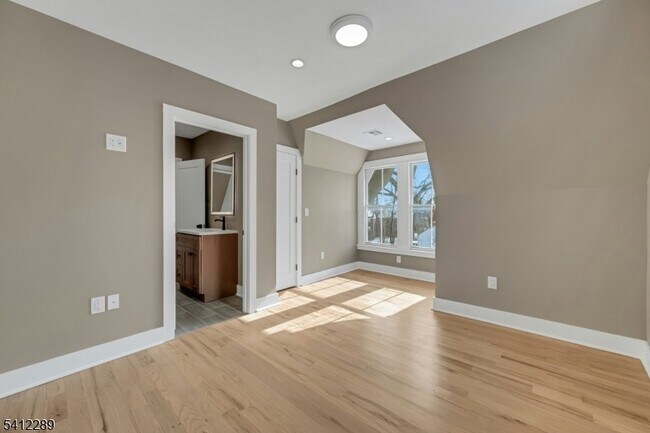 Building Photo - 49 Park Ave