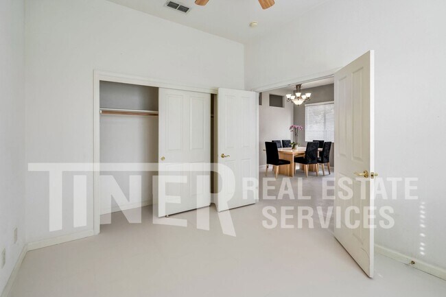 Building Photo - 4 Bedroom Elk Grove Home in Desireable Sch...