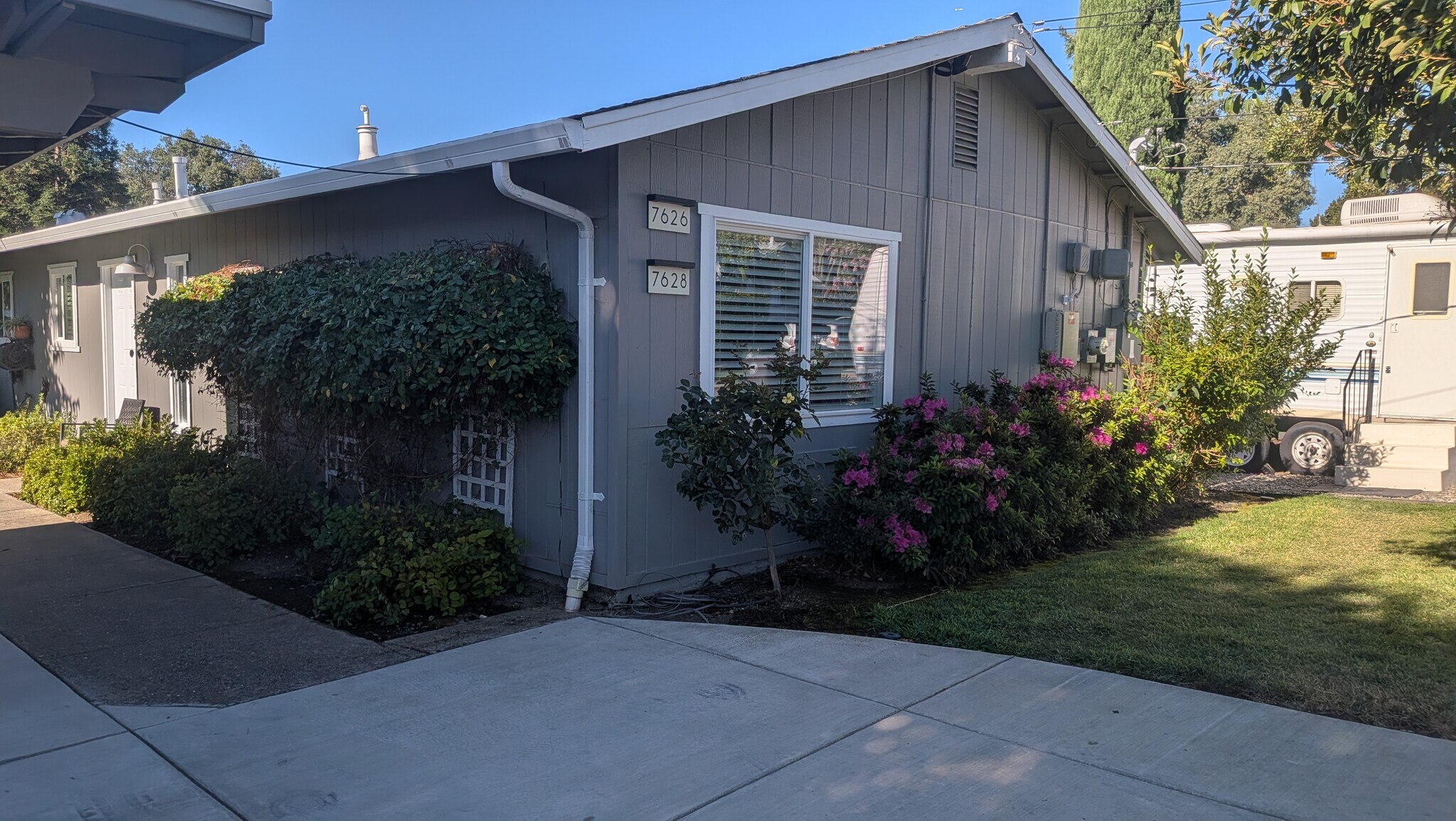 Building Photo - 7626 Oak Grove Ave