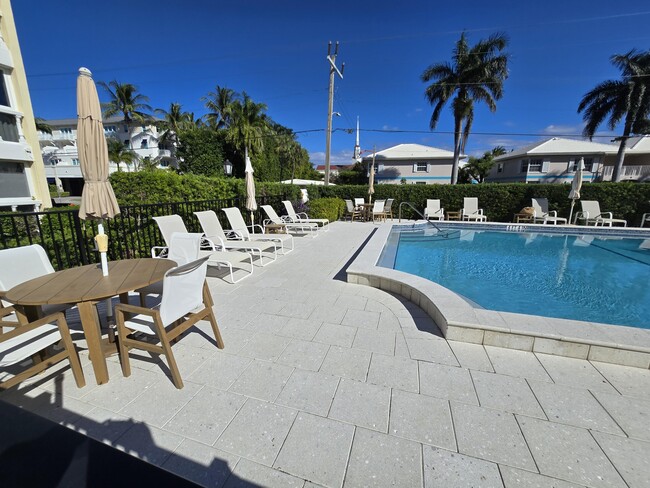 Building Photo - 60 Venetian Dr