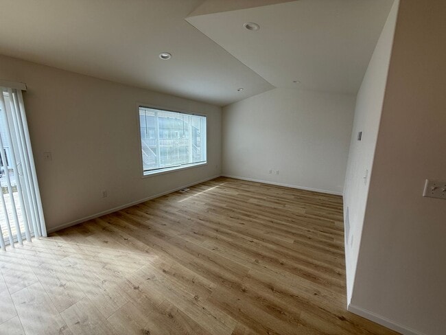 Building Photo - Brand New South End 4 bed/2 bath