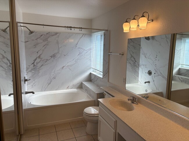 Building Photo - Close to Schools & Shopping