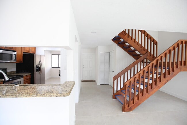 Building Photo - 1619 Cypress Pointe Dr
