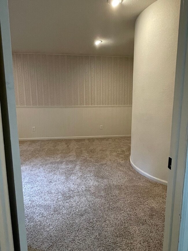 Building Photo - Beautiful Two-Story Home in Cul-de-sac