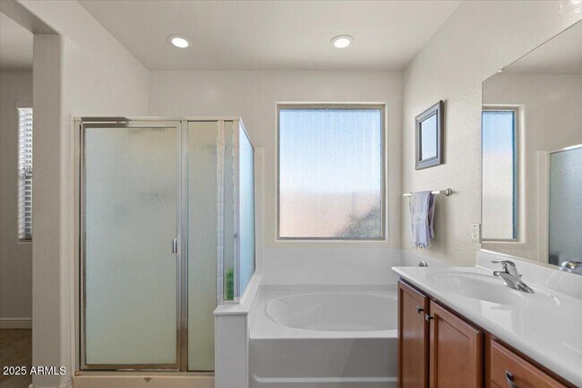 Building Photo - 2674 E Cherry Hill Dr