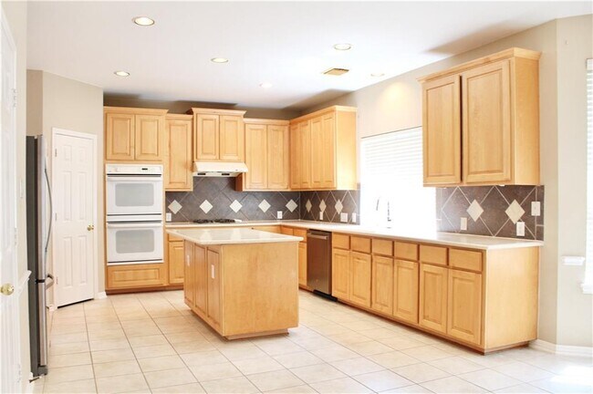 Building Photo - 7222 Ellaview Ln