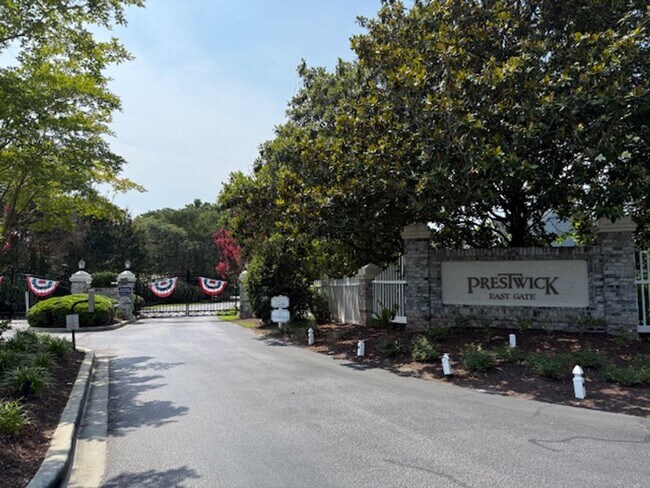 Building Photo - ** $1,000 off your first months rent with a move in by April 15th ** Rent includes Trash pick up,...