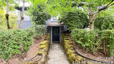 Building Photo - Spacious 1 BD | 1 BA on a Beautiful Proper...