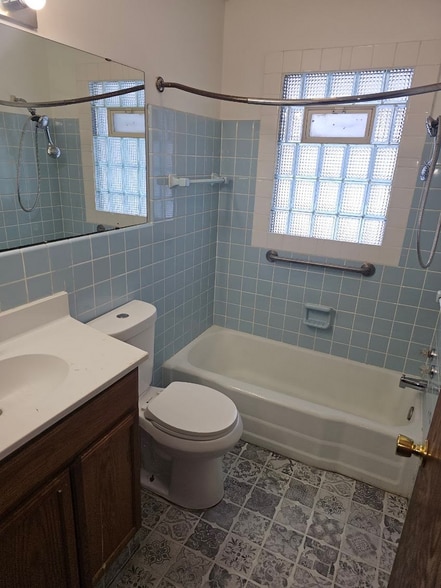 Building Photo - 4103 Lowry Ave N