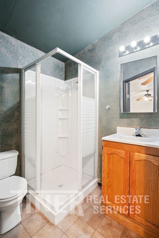 Building Photo - 801 46th St