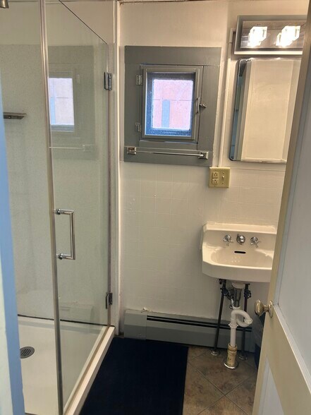 Building Photo - 127 College Ave